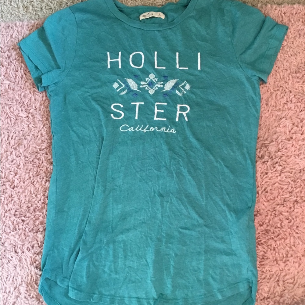 Hollister tee
